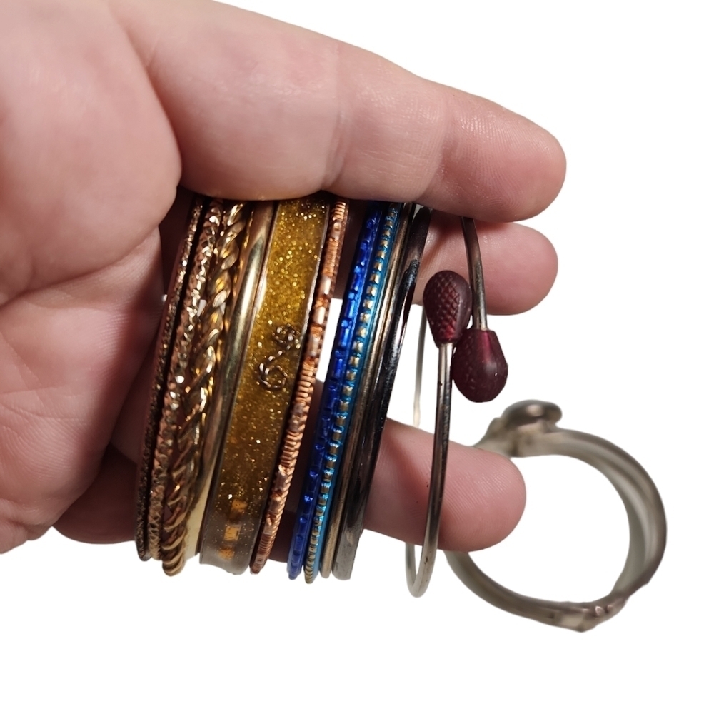 Lotsa Bracelets! - Picture 2 of 8